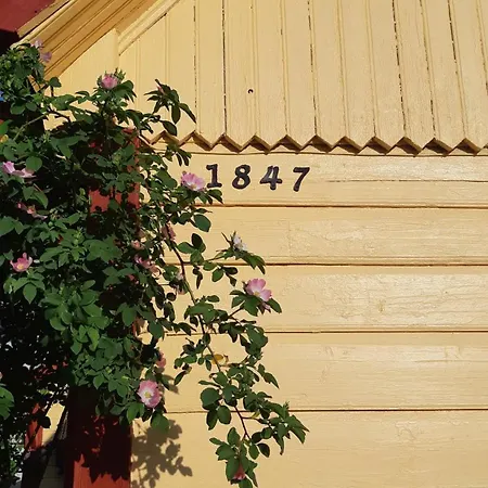 Apartment Romantic Seaside House *